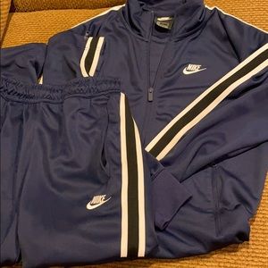Men’s Nike jacket and jogger set size small